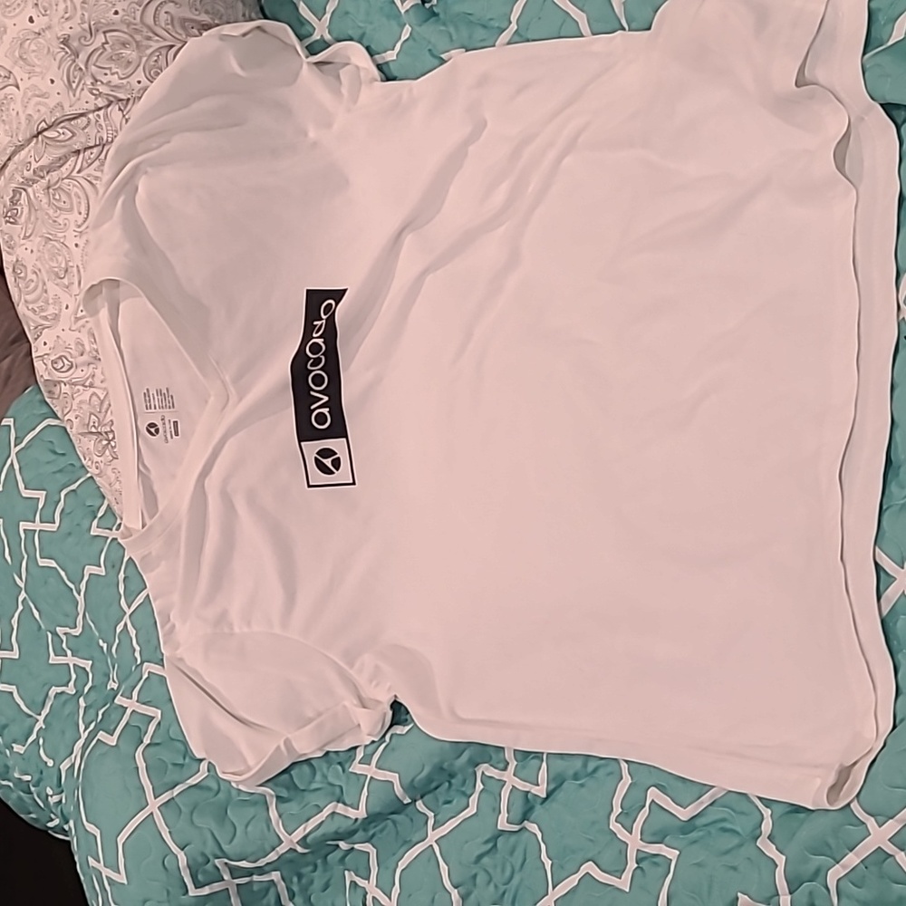 ❤️10/$10 Nwot avocado Tshirt